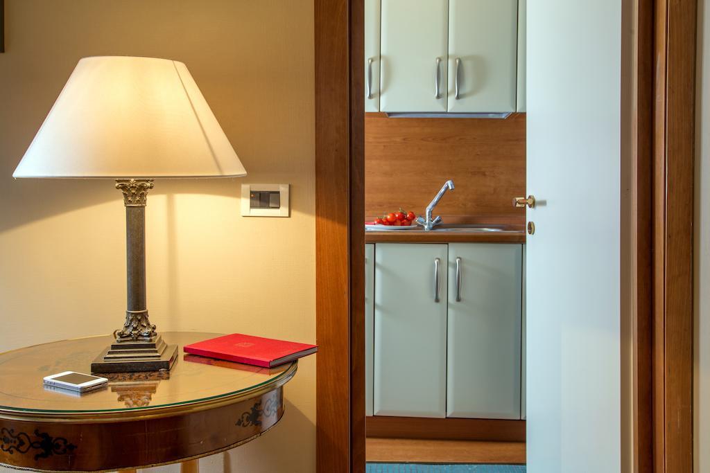 Astrid Roma Suites ภายนอก รูปภาพ